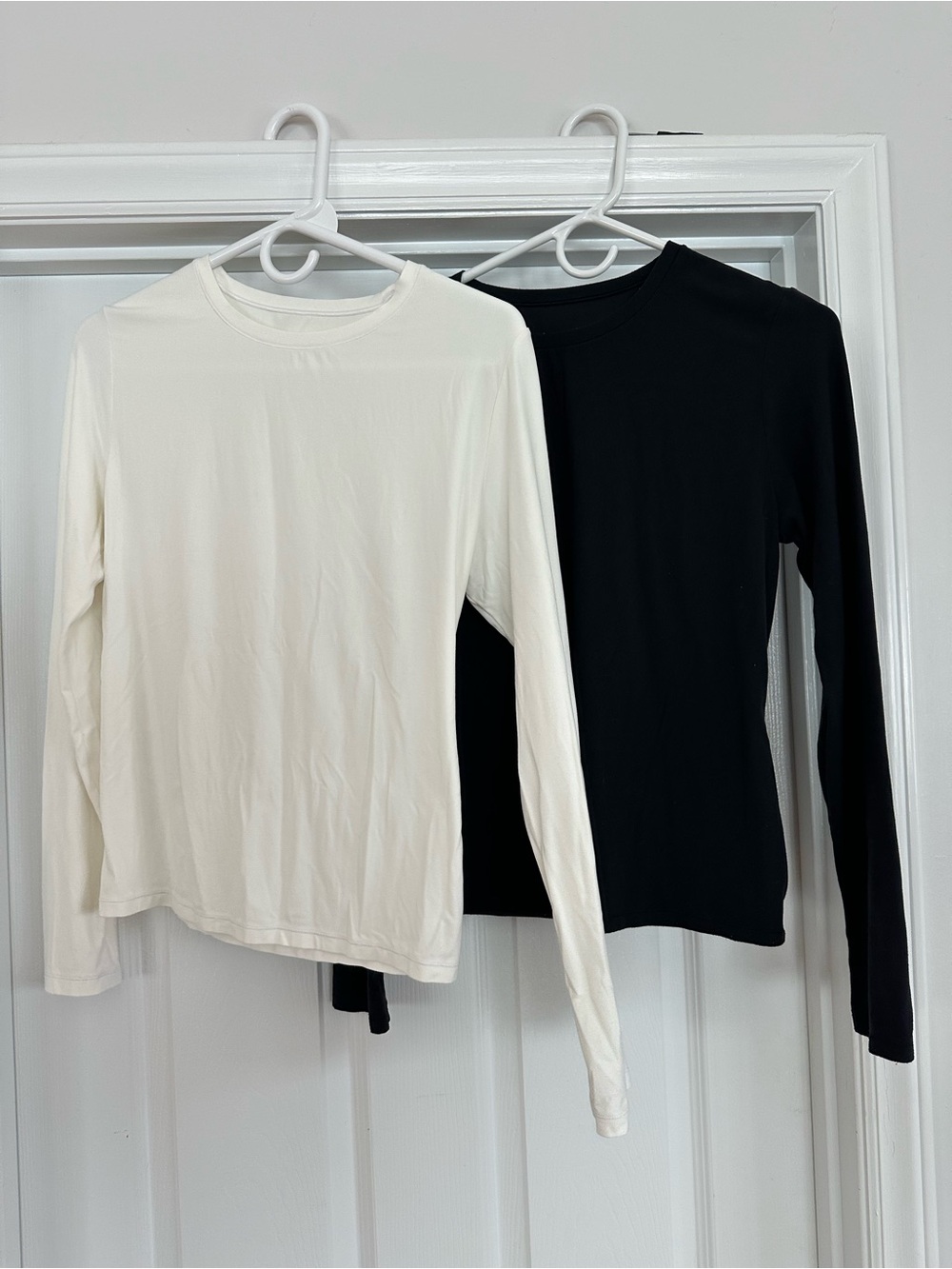 CRZ YOGA Softembrace
Tight Fit Long Sleeve Shirts Black and White Crewneck 2PACK - Picture 2 of 9